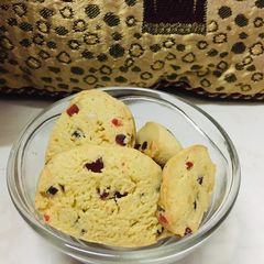 A picture of Tutti Frutti Cookies in cooker.
