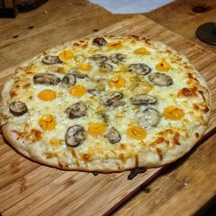 A picture of White Pizza Sauce.