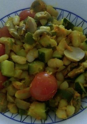 Foto principal de Salteado de verduras con alubias blancas