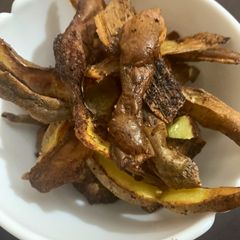 A picture of Potato Peel Crispy Crunchy Chips for munching😄😋.