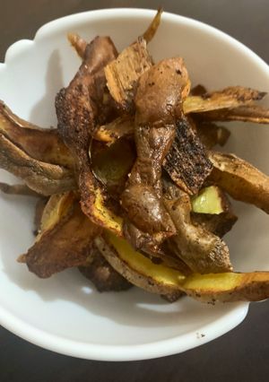 A picture of Potato Peel Crispy Crunchy Chips for munching😄😋.
