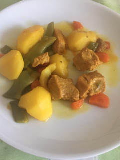 Una foto de Guiso de cerdo con verduras