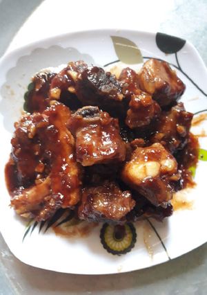 Hình của món Sườn non sốt me.