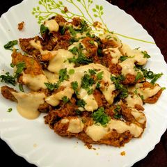 Garlic Chicken with white sauce A picture of Garlic Chicken with white sauce.