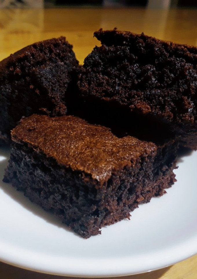 Una foto de Brownies de cacao amargo: ¡una delicia!💕