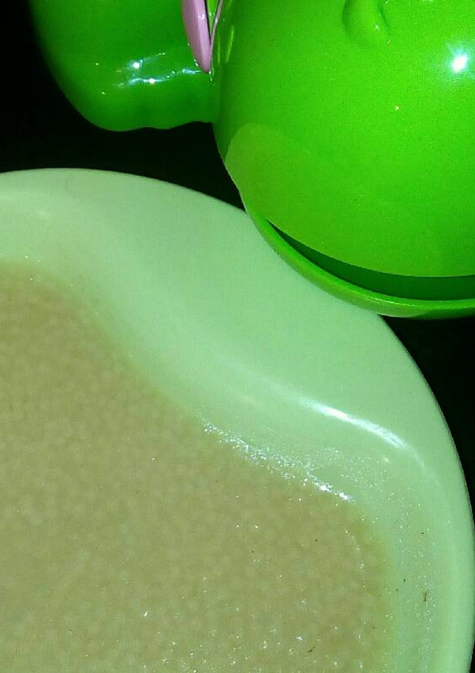 Una foto de Sopa ligera de verduras y pollito cocido (apta para bebés)