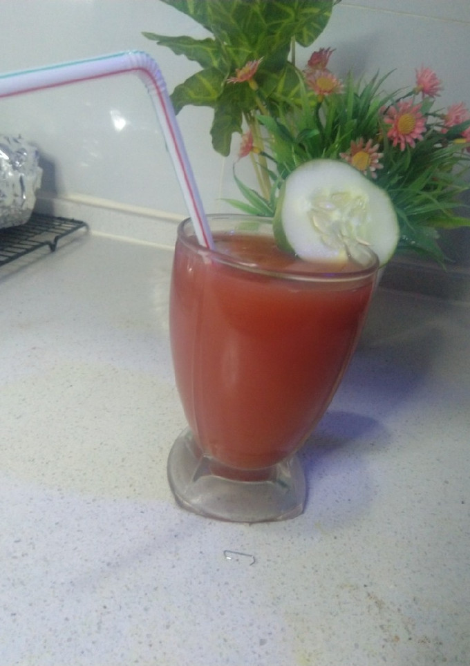 A picture of Watermelon cucumber apple combo drink.