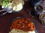 Una foto de salchicha con puré