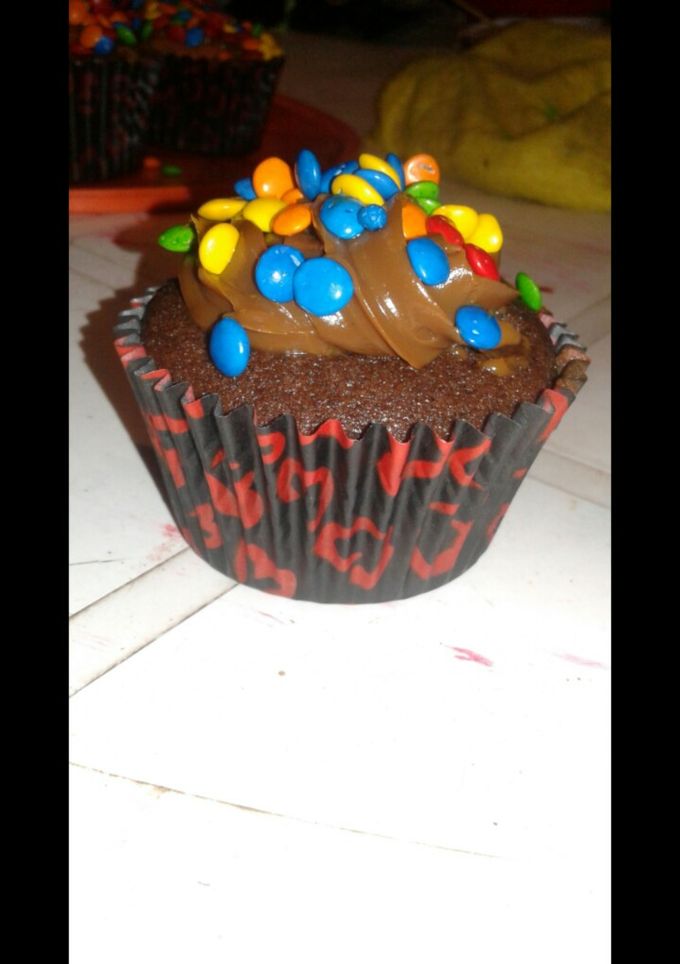 Una foto de Cupcakes de chocolate rellenos de dulce de leche ♡