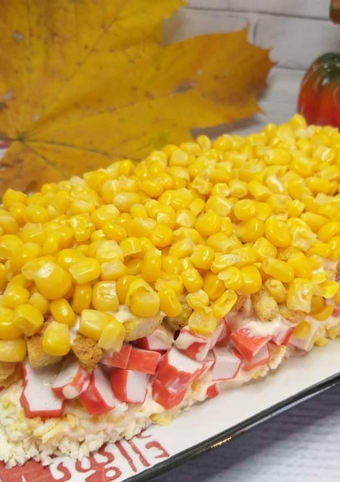 Салат "Святковий" з крабовими паличками та сухариками