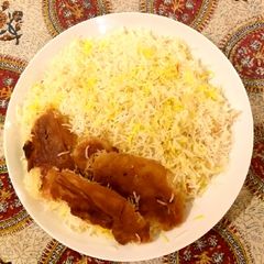 A picture of Chelo with crispy tahdig(persian steamed white rice).