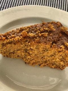 Una foto de Bizcocho de avena, naranja y semillas de chía