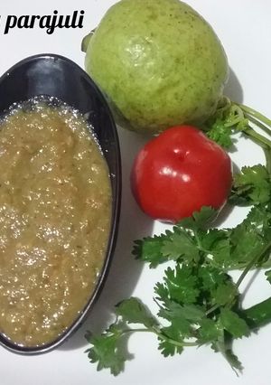 A picture of Guvava and tomato ki tangy chutney.