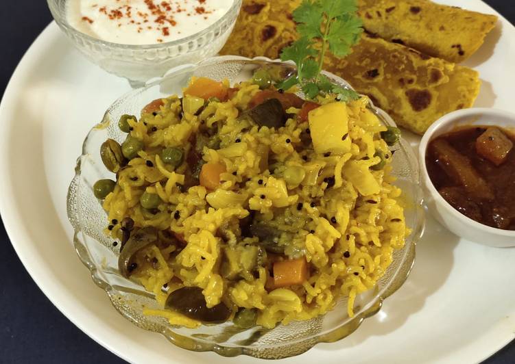 Masala bhat and masala bhakhri