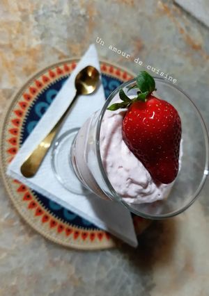 Une photo de Mousse aux fraises sans œufs 🍓