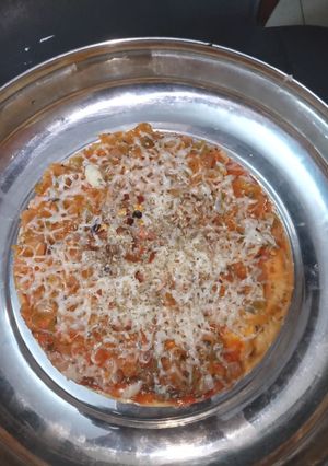 ચીઝ સેઝવાન વેજીટેબલ હાંડવો (Cheese schezwan Vegetable Handvo Recipe In Gujarati) રેસીપી મુખ્ય ફોટો