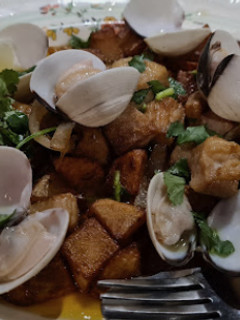 Foto de Carne de Porco com Amêijoas e Batatas Fritas