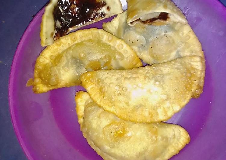Pastel goreng isi coklat lumer