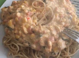 Una foto de Salsa de queso crema con fideos