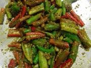 A picture of red chilli green chilli