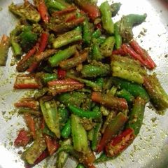 A picture of Green chilli pickle.