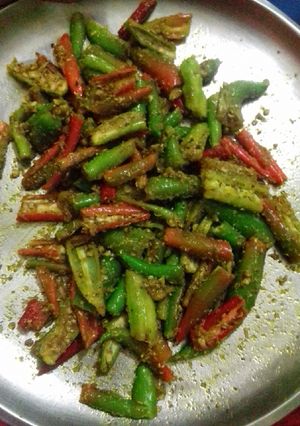 A picture of Green chilli pickle.