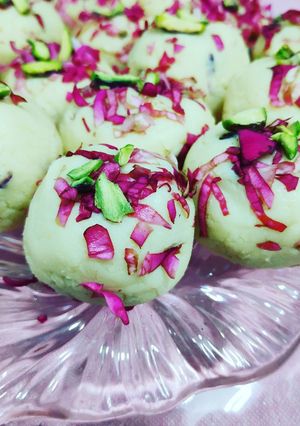 A picture of Rose ladoos.