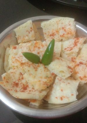 A picture of Gujarati khata dhokla.
