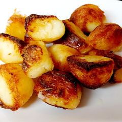 A picture of My Crisp Roast Potatoes 🥰#Sidedish.