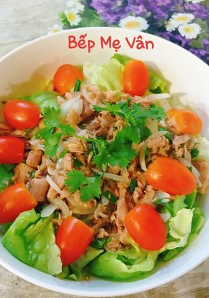 Hình của món Salad cá ngừ ngâm dầu.