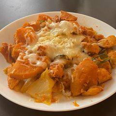 A picture of Dak Galbi (Korean Spicy Chicken).