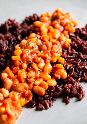 Mexikói bab húsmentesen fekete rizzsel (vegetáriánus, gluténmentes) recept fotója