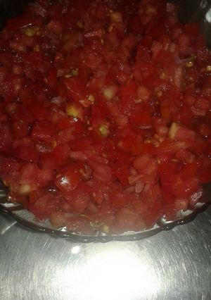 صورة لوصفة سلطة طماطم (بندوره) مع بصل
