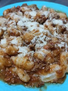 Una foto de Gnocchis (Ñoquis) CON SALSA BOLOGNESA