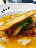 Polpo Grigliato spinaci no,foglia di pane su Vellutata di zucca
