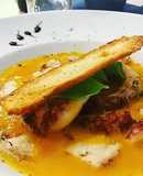 Polpo Grigliato spinaci no,foglia di pane su Vellutata di zucca