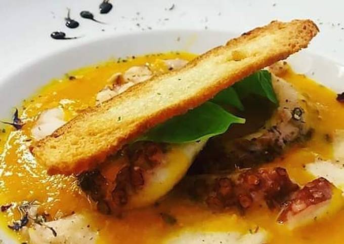 Guida passo passo a Preparare Qualsiasi notte della settimana Polpo Grigliato spinaci no,foglia di pane su Vellutata di zucca