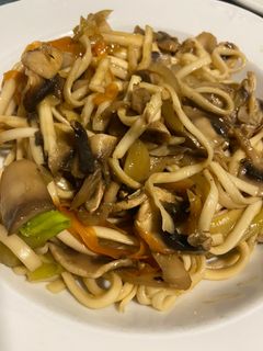 Una foto de Fideos Udon con verdura