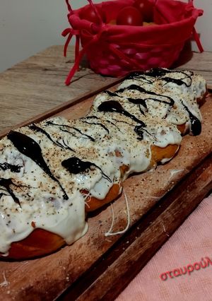 Φωτογραφία της συνταγής Τσουρέκι με επικάλυψη λευκής σοκολάτας