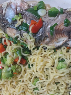 A picture of Noodle broccoli fish pepper soup.
