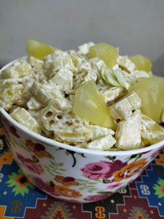 A picture of Apple & pineapple salad.