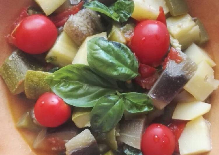 Ciambotto o minestrone estivo