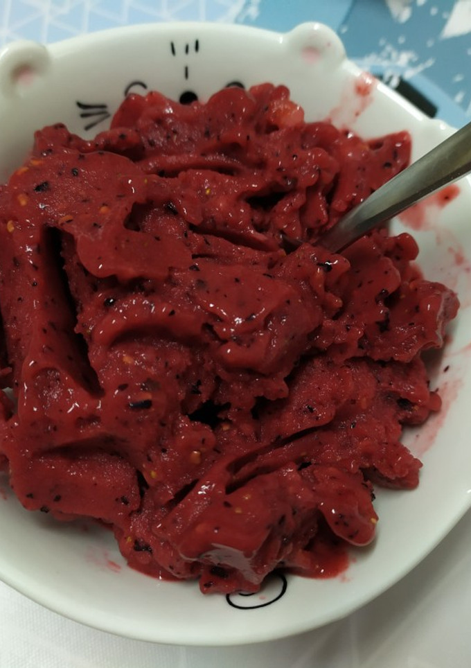 Una foto de Helado de frutos del bosque