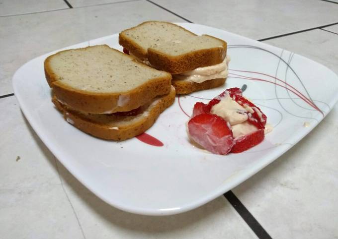 Simple Way to Make Speedy Strawberry cream cheese sandwich