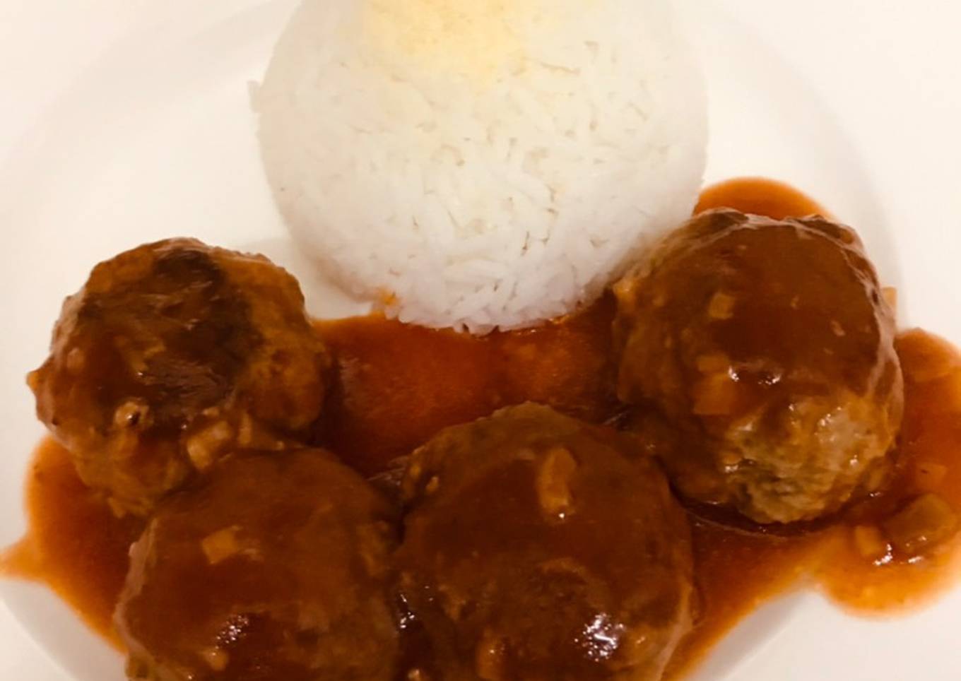 Albóndigas de carne con arroz