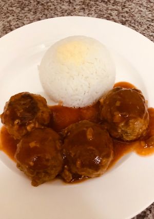 Una foto de Albóndigas de carne con arroz