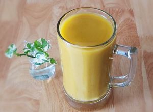 Hình của món Sữa ĐẬU XANH mix kỷ tử, táo đỏ.