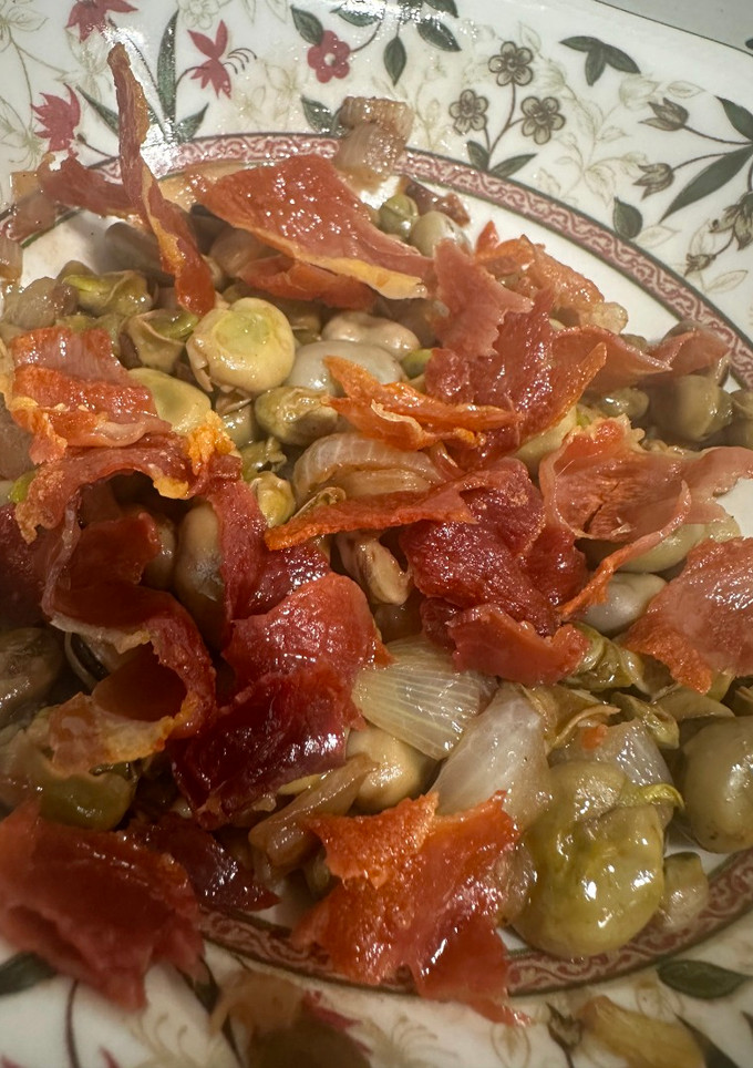 Una foto de Habas con jamón