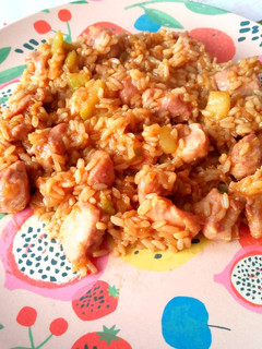 Una foto de Arroz con pavo, calabacín y salsa de soja
