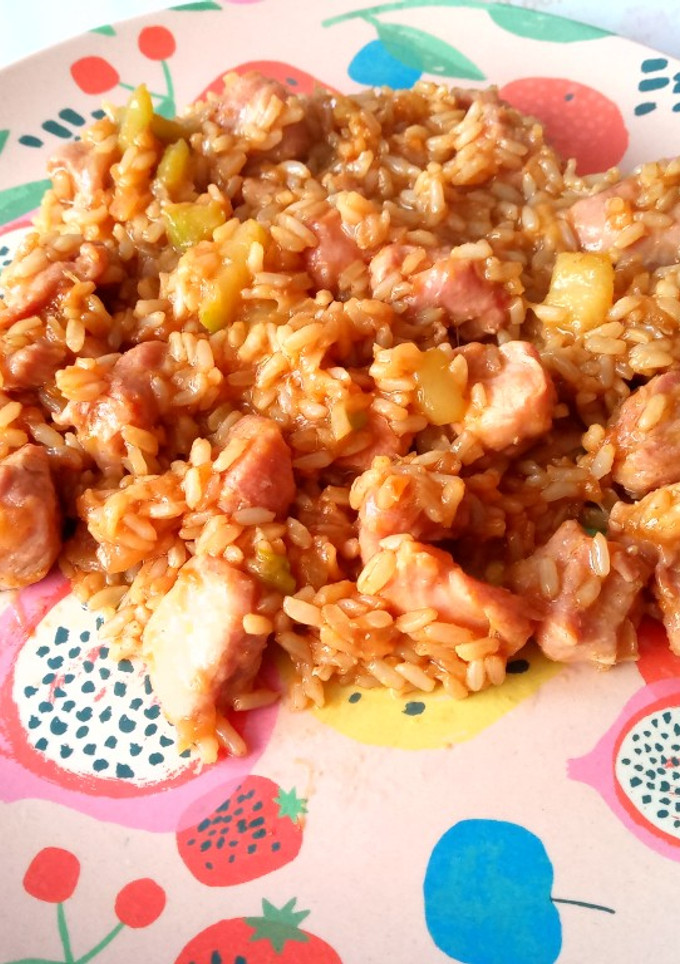 Una foto de Arroz con pavo, calabacín y salsa de soja